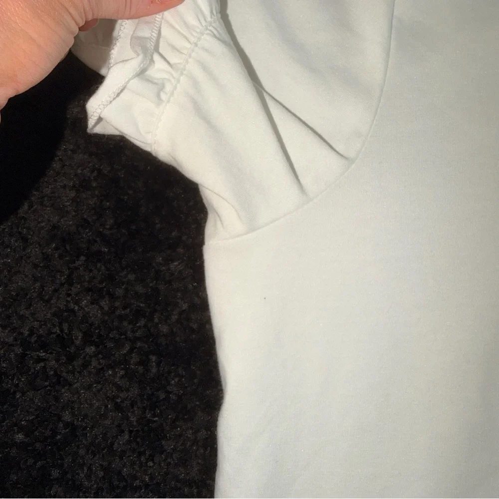 NWOT - White Ruffle Sleeve Tee - Picture 5 of 10